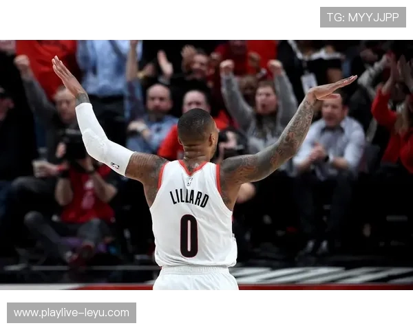 利拉德逆天关键球解析:两记绝平三分燃爆天王山,一人独砍55分创纪录 利拉德逆天关键球解析:两记绝平三分燃爆天王山,一人独砍55分创纪录